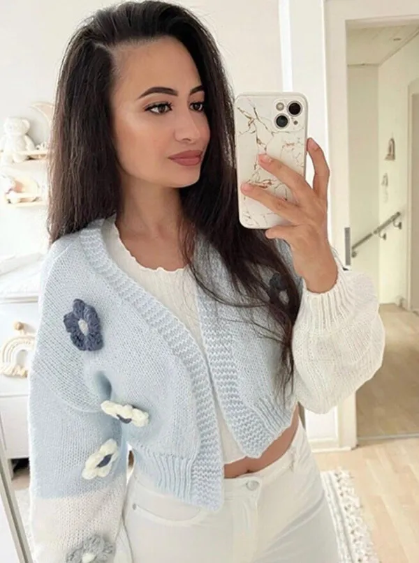 Floral cardigan sweater knit blue white cropped top long sleeve womens NWT NEW - Image 5