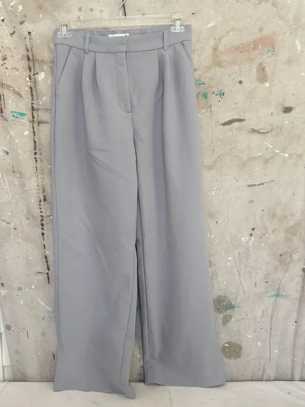 Abercrombie & Fitch Sloane Tailored Wide Leg Pleated Pants in Gray - Image 2
