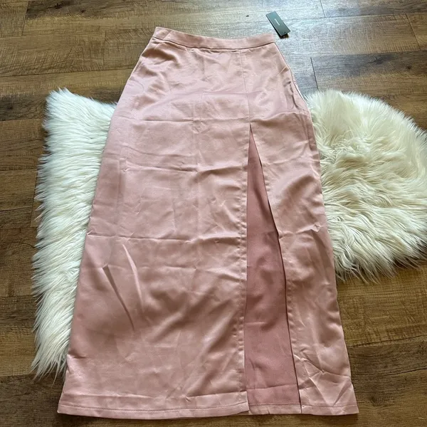 LULU’S Can’t Get Enough Mauve Satin Skirt - Image 3