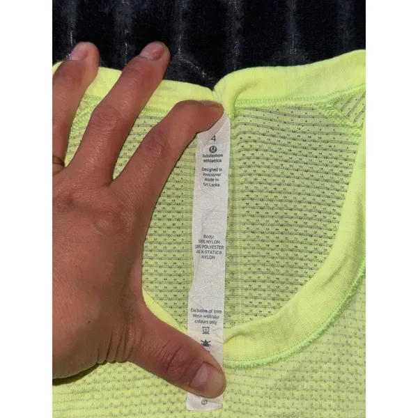 Lululemon Women's Swiftly Tech‎ Long Sleeve 2.0 Race Length Electric Size 4 - Image 4