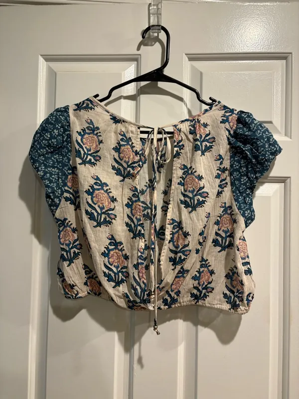 Anthropologie Celandine short-sleeve tie-back crop top sz M floral boho - Image 4