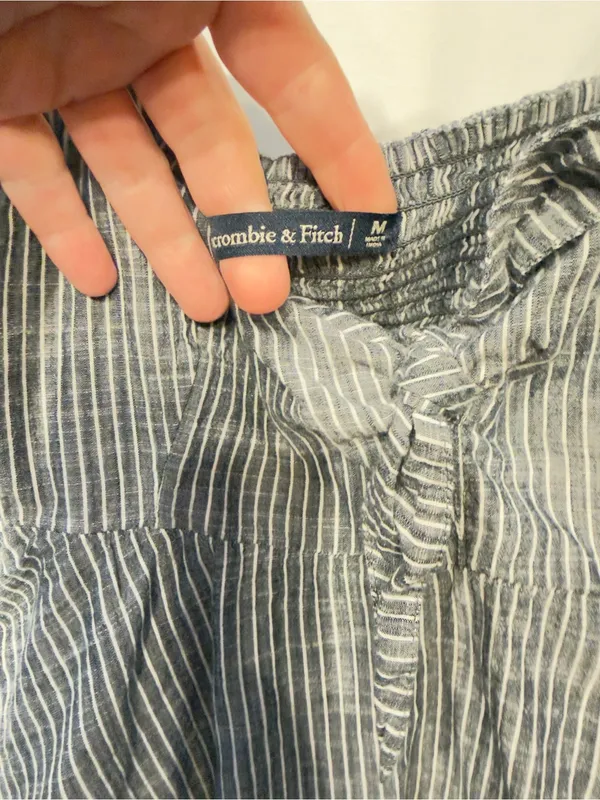 Abercrombie & Fitch Seersucker Striped Tank Top with tie chest Size Medium - Image 6