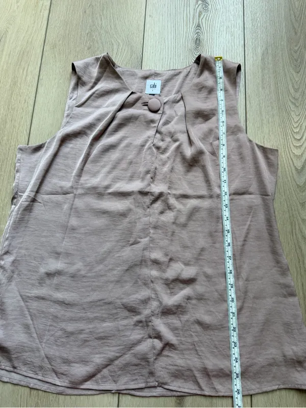 Cabi NWOT Bloom Button Up Blouse Fawn Tan Size Large Style 3603 Sleeveless Satin - Image 12