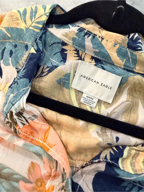 American Eagle Size M Tropical Hawaiian Camp Resort Short Sleeve Button Shirt - Image 6