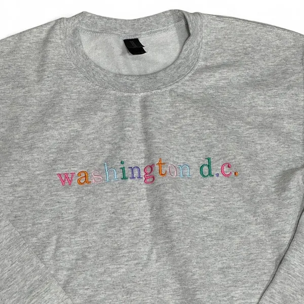 Gildan Washington D.C. Embroidered Crewneck Sweatshirt Size Small - Image 2