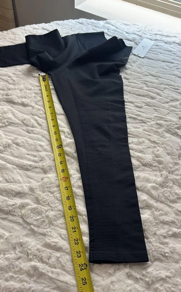 CRZ Yoga NWT Seamless Capris Size M( 8/10). - Image 5