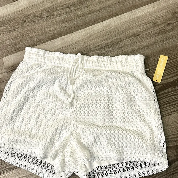 Riley & James Women's White Lace Shorts - Image 3