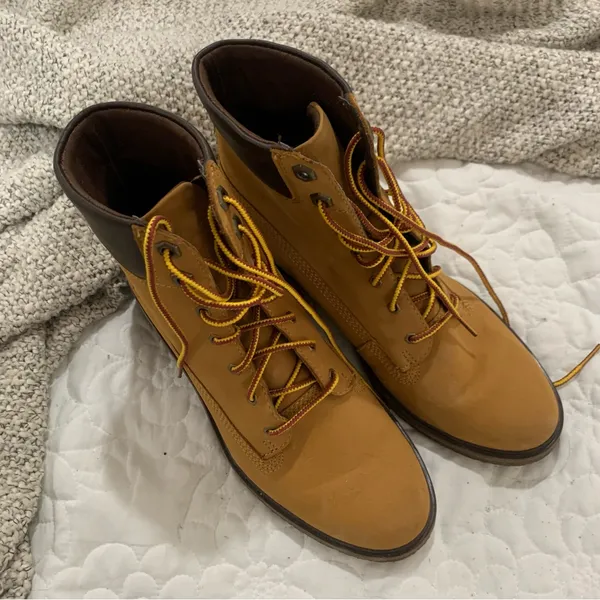 Women’s Timberland Boots size 6.5 - Image 3