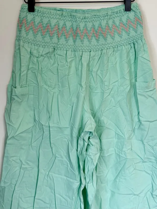 NWT Cupshe Chevron Smocked Waist Pants - Size: Small - Image 5