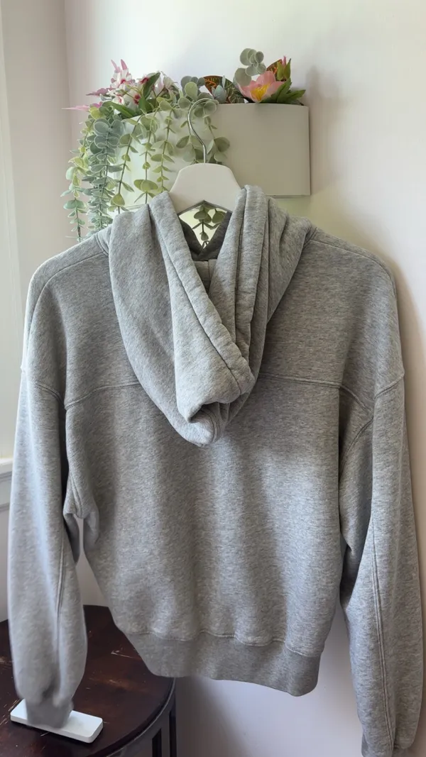 Gray Gap hoodie with pink outlined 'GAP' logo, size XS - Image 3