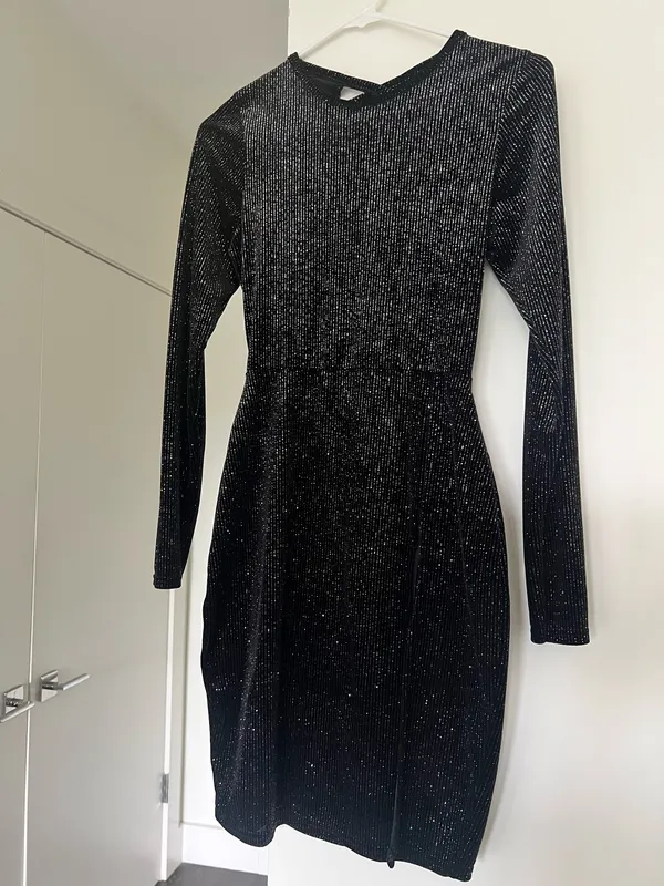 Black Long-Sleeve Sparkle Bodycon Dress - Image 6