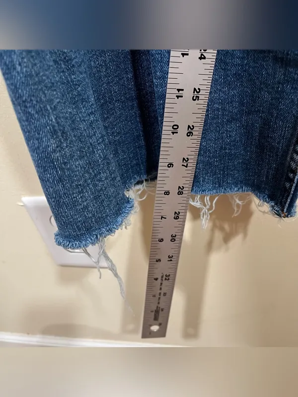 Zara marine wide jeans feature light indigo wash and a raw, cropped hem SZ6 EUC - Image 4