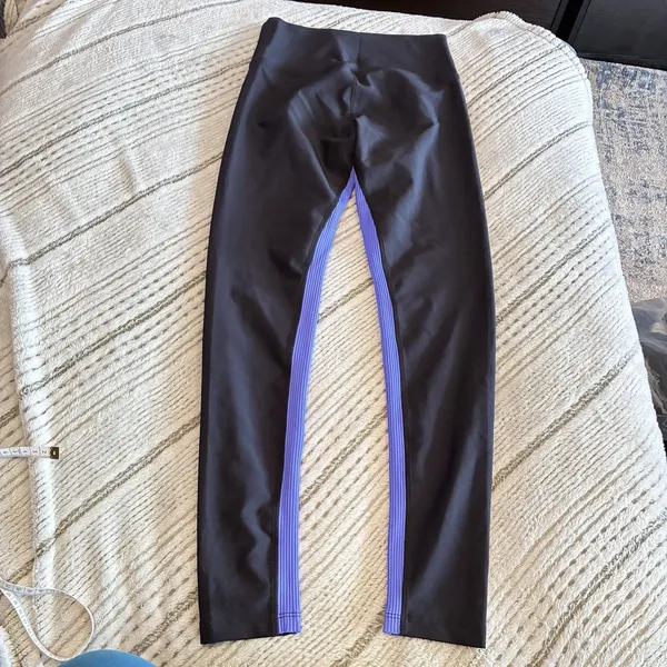 Peloton Black & Purple Ribbed High-Waist Workout Leggings – Size L EUC - Image 9