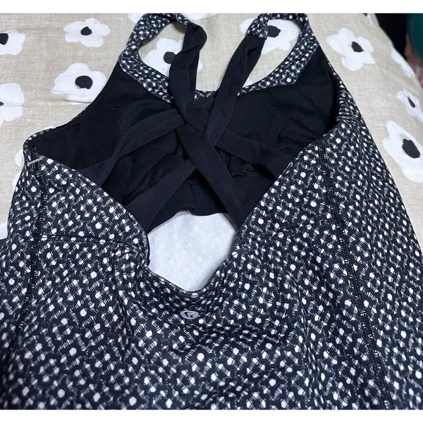 Lululemon tank top - Image 4
