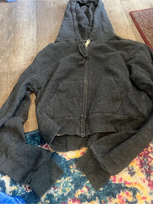 Brandy Melville grey cropped hoodie - Image 6