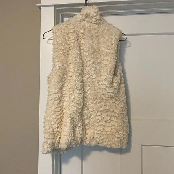 Forever 21 Cream Sherpa Vest with Black Accents - Image 4