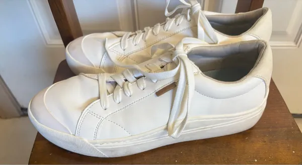 9.5 Dr. Scholl's Smooth White Time Off Max Platform Sneaker. - Image 3