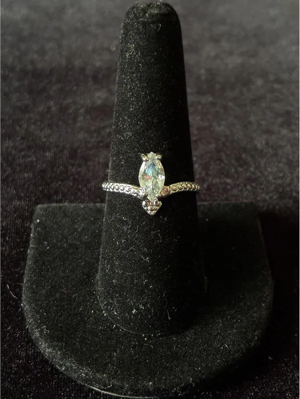 Marquise Clear Stone Ring with Textured Chevron Milgrain Band - Silvertone Sz 8 - Image 5
