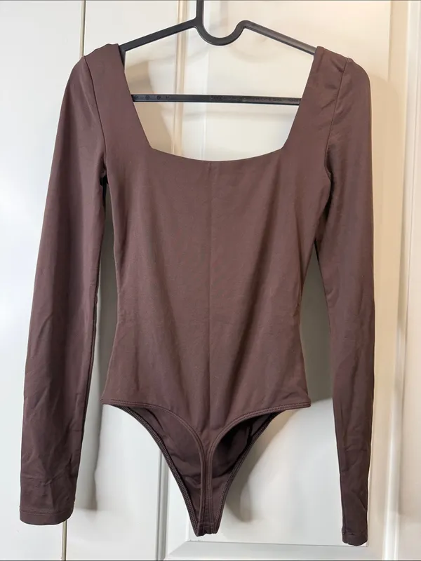 Aritzia Babaton Squareneck Bodysuit Long Sleeve Brown XS - Image 6