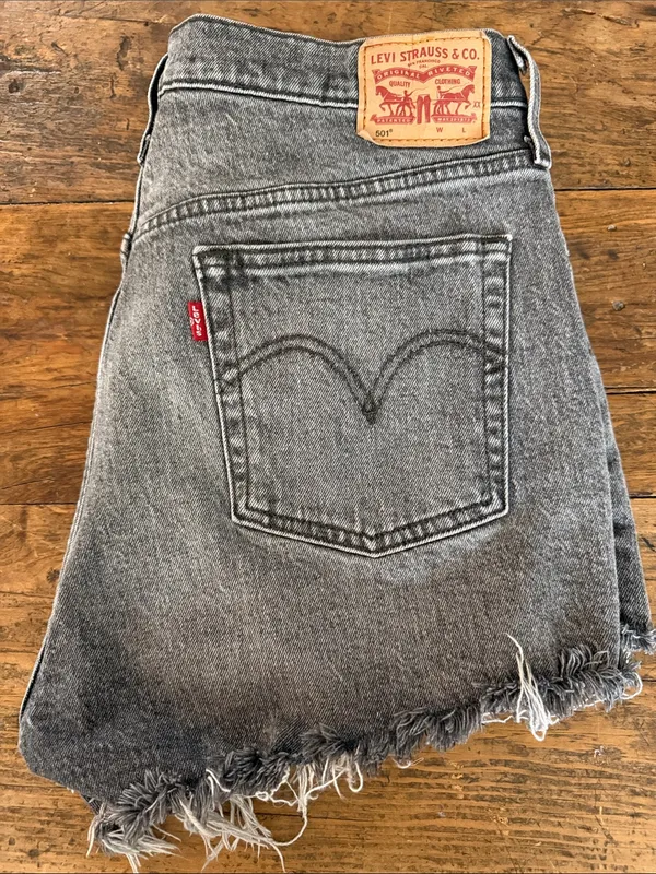 Levis 501 Gray Cutoff Jean Shorts Size 33 - Image 2