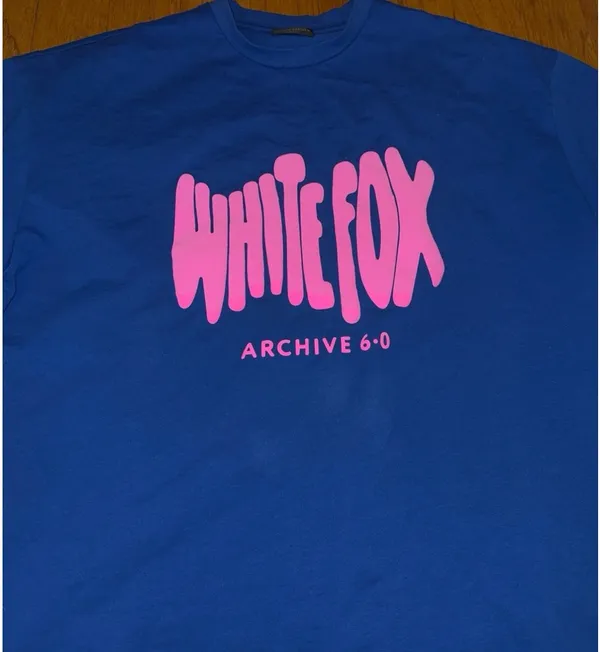 Brand New White Fox Archive 6.0 Oversized Tee in Blueberry & neon pink Size M/L - Image 3