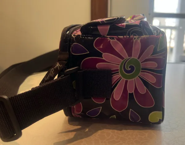RETIRED: Vera Bradley | women’s Purple Punch pattern vinyl lunchbox. - Image 5