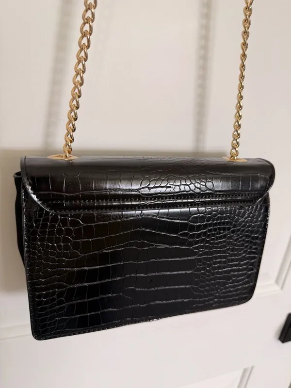 ALDO Black Croc-Embossed and Suede Crossbody Bag with Gold Tone Hardware - Image 6