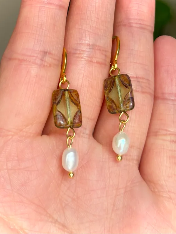 Handmade boho fairy dainty quality Czech glass beads & pearl dangle earrings💛 - Image 6