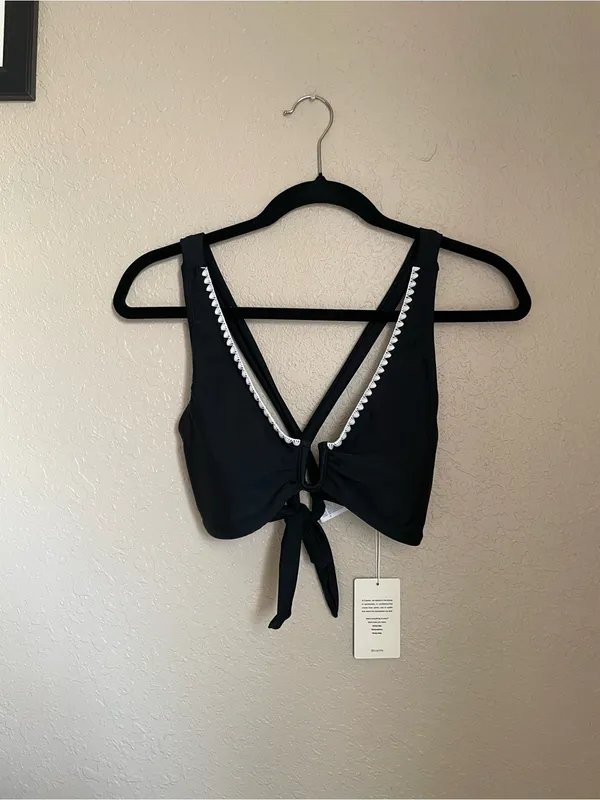 New Cupshe Embroidered Trim Plunge Rectangle Ring Bikini Swim Top Bra Size M - Image 3
