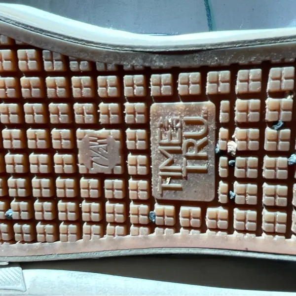 Time and Tru Black and White Athletic Shoes 7.5 Memory Foam - Image 7