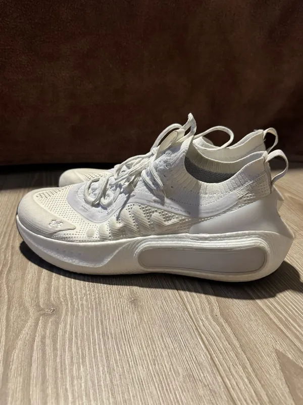 Under Armour shoe - Image 2