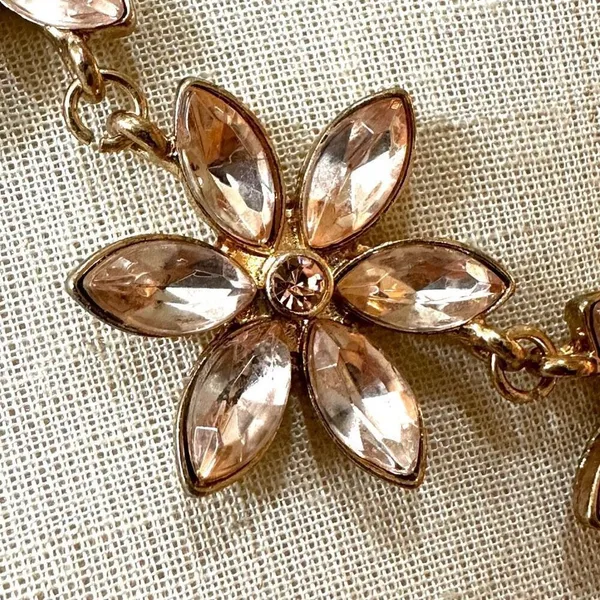 Flower rhinestone necklace - Image 3