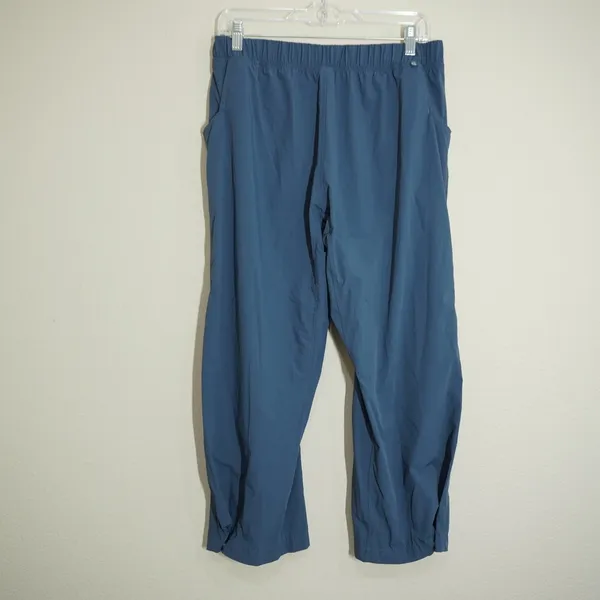 Mountain Hardwear Women's Size Medium Hiking Pants Capri Blue Dynama Ripstop - Image 4