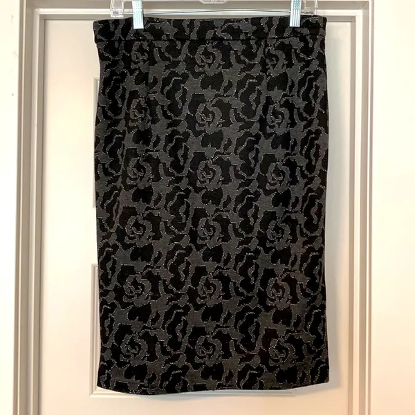 Banana Republic || Black/grey/silver print lined pencil skirt with side zipper - Image 3
