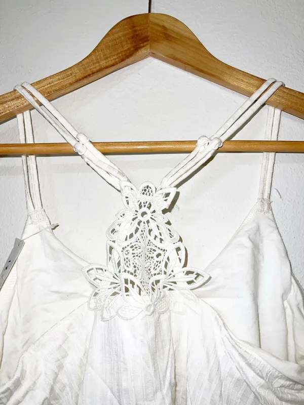 Aerie women’s White Lace-Back floral Cropped built in bra double strap Cami - Image 8