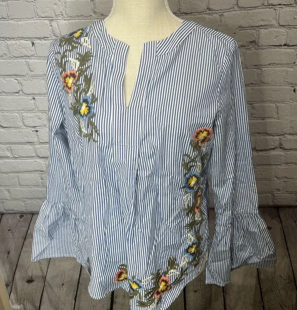 NWT Caslon puff sleeve embroidered blouse small - Image 10
