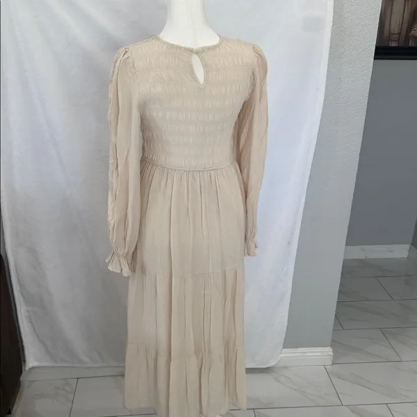 Elegant Cream Long Sleeve Dress - Image 4