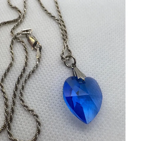 Vintage Blue Faceted Heart Pendant Necklace Silver Tone 16 Inch Rope Chain - Image 2