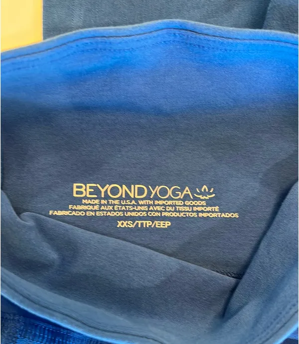 Beyond Yoga Leggings High-Waisted Midi XXS with pockets - Image 4