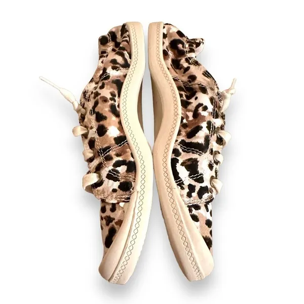 Time & Tru Leopard Print Scrunch Back Slip‎ On Memory Foam Sneakers Sz 7.5 - Image 3