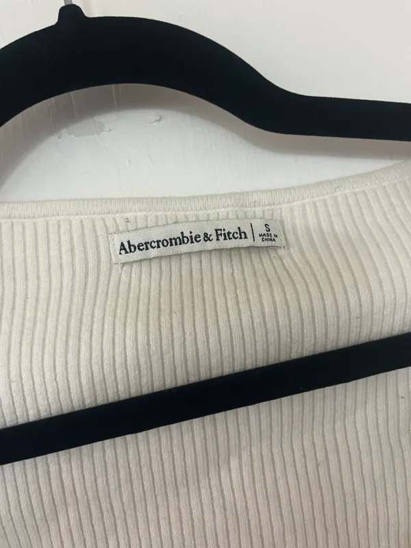 Abercrombie Cream Sweater - Image 3