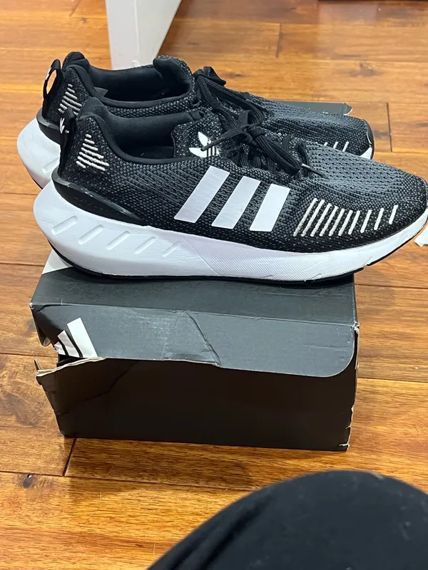 Adidas Women’s Sneakers Black White - Image 3