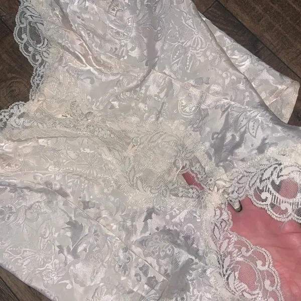 Victoria’s Secret gold label y2k 90s cream open front button lace cami summer - Image 2