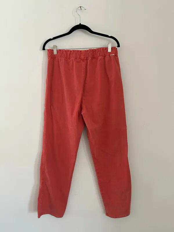 Mother The Springy Ankle Elastic Waist Jeans in a hot coral pink size 33 - Image 7