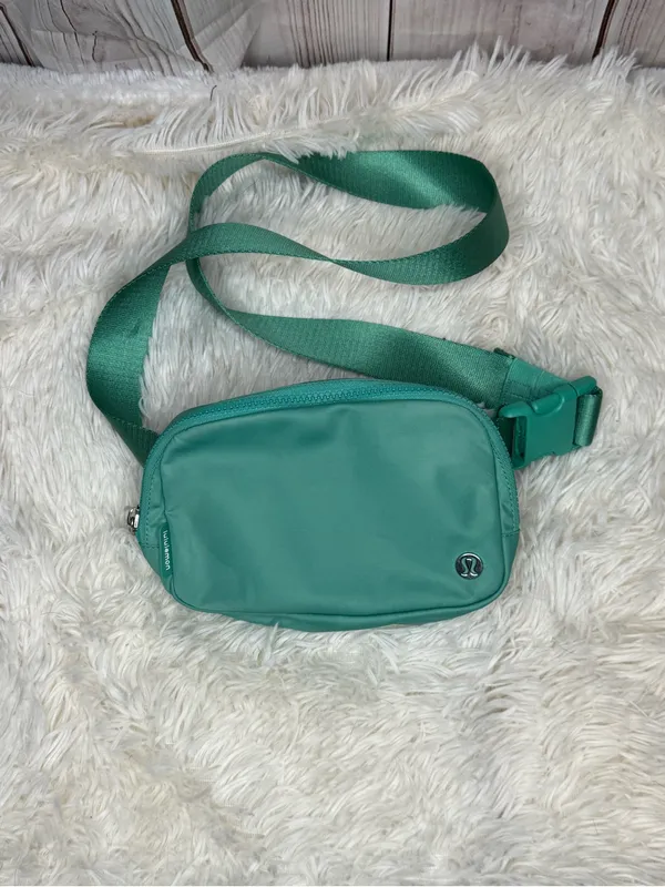 Lululemon Everywhere Belt Bag 1L in Paradise Green - Image 2