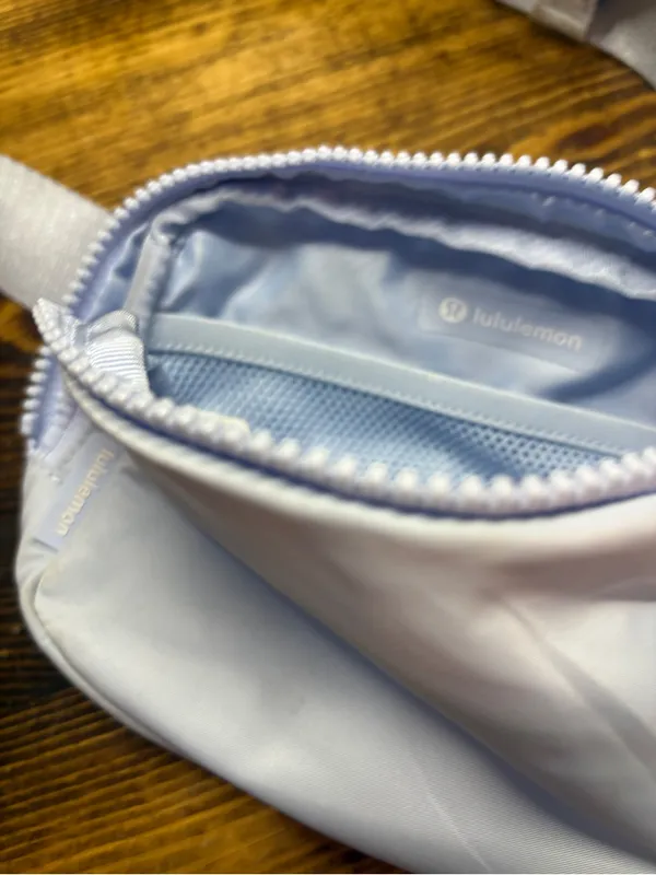 Lululemon blue Everywhere belt bag - Image 7