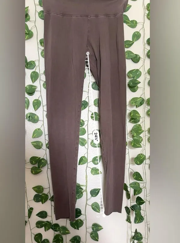 women’s TNA aritzia leggings brown size XS - Image 2