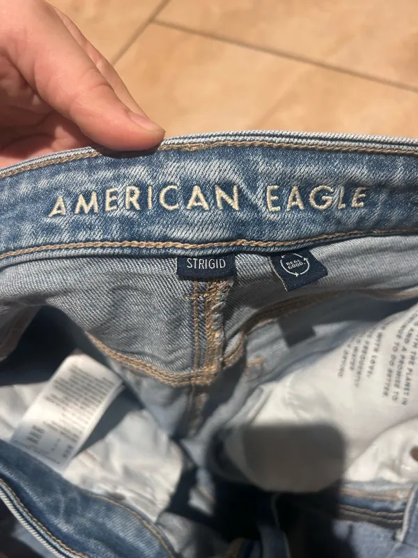 American Eagle Mom Jeans Ripped - Image 3