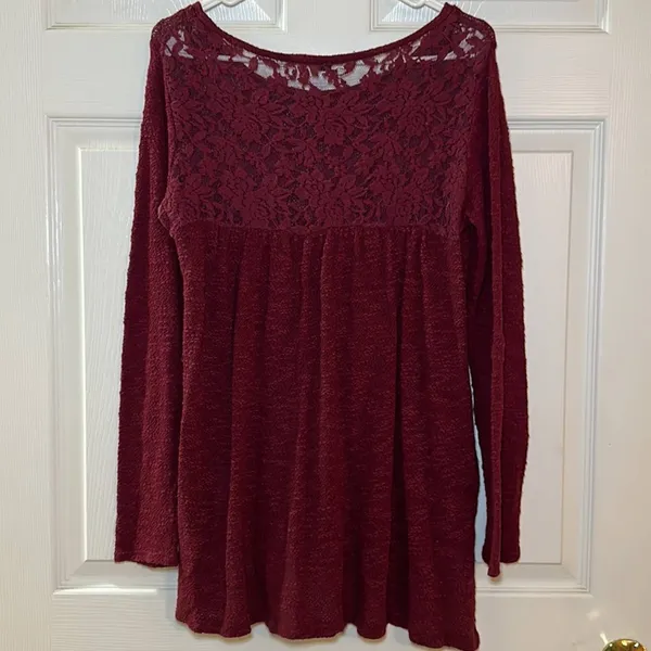 American‎ Eagle Outfitters Women’s Burgundy Long Sleeve Sweater Size Medium - Image 3