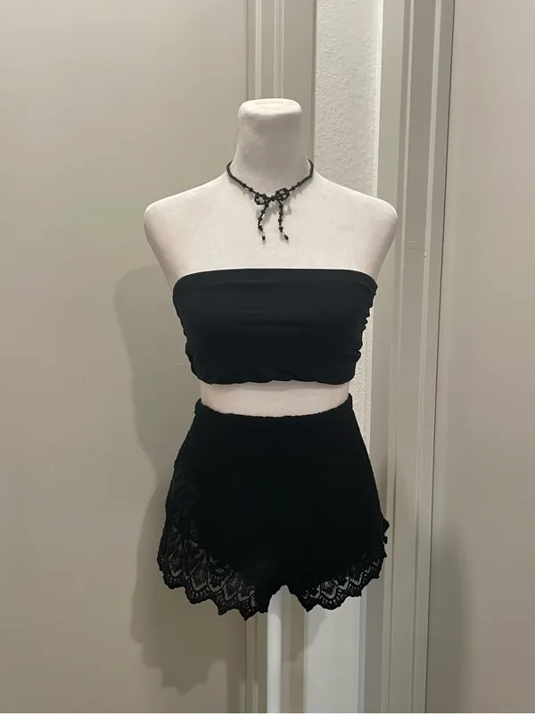 H&M Divided Black Lace Stretch Pull-On Shorts - S - Image 3